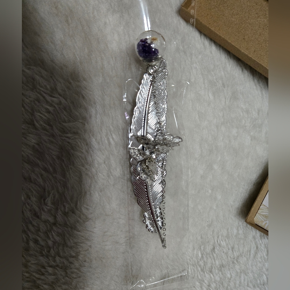Feather Collection "V" Silver Floral Gift Handmade Bookmark NIB - Picture 2 of 8